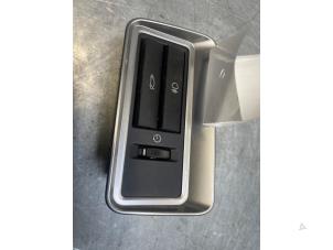 Gebruikte Schakelaar achterklep Jaguar XF (CC9) 2.2 D 16V Prijs € 25,00 Margeregeling aangeboden door Poolman autodemontage