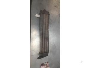 Gebruikte Intercooler Opel Movano (4A1; 4A2; 4B2; 4B3; 4C2; 4C3) 2.5 CDTI 16V DPF Prijs € 30,00 Margeregeling aangeboden door Poolman autodemontage