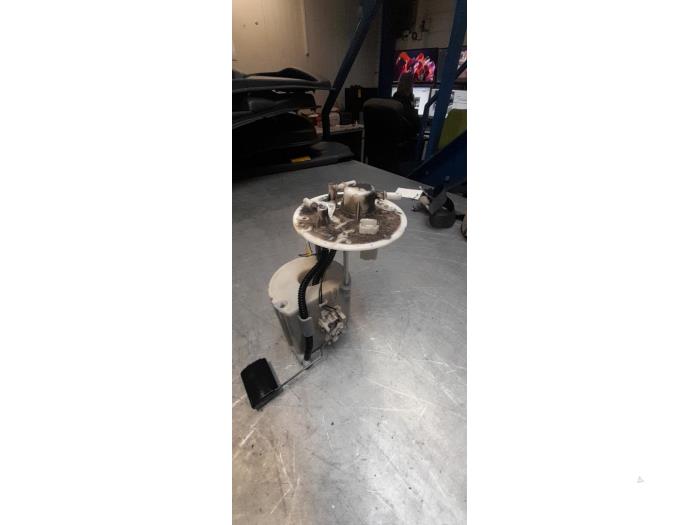 Gebruikte Tank element Pomp Kia Carens IV (RP) 1.7 CRDi 16V Prijs € 40,00 Margeregeling aangeboden door Poolman autodemontage