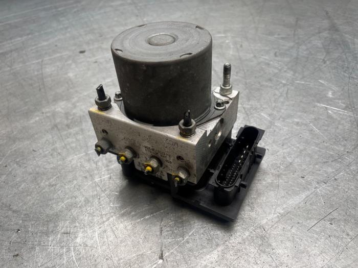 Gebruikte ABS Pomp Honda FR-V (BE) 1.7 16V Prijs € 50,00 Margeregeling aangeboden door Poolman autodemontage