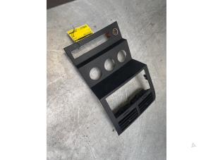 Gebruikte Luchtrooster Dashboard Dodge Nitro 2.8 CRD 16V 4x2 Prijs € 40,00 Margeregeling aangeboden door Poolman autodemontage