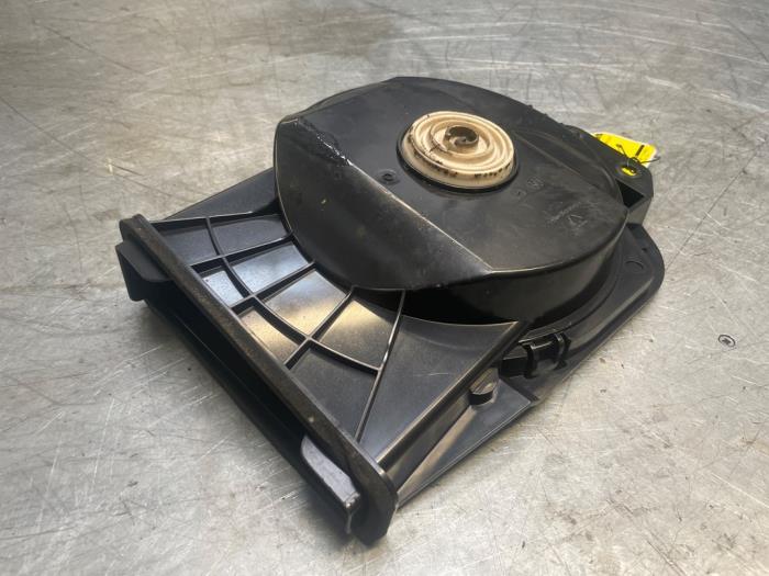 Subwoofer van een BMW 4 serie Gran Coupe (F36) 420i 2.0 Turbo 16V 2014