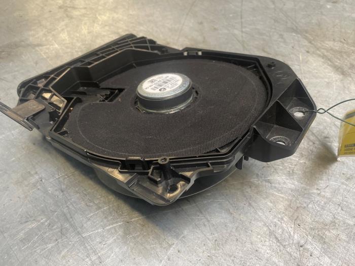 Subwoofer van een BMW 4 serie Gran Coupe (F36) 420i 2.0 Turbo 16V 2014