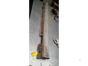 Gebruikte Sideskirt rechts Mercedes E Estate (S212) E-350 CDI BlueTEC 3.0 V6 24V 4-Matic Prijs € 40,00 Margeregeling aangeboden door Poolman autodemontage