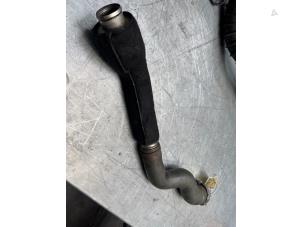 Gebruikte Turboslang Opel Movano (4A1; 4A2; 4B2; 4B3; 4C2; 4C3) 2.5 CDTI 16V DPF Prijs € 30,00 Margeregeling aangeboden door Poolman autodemontage