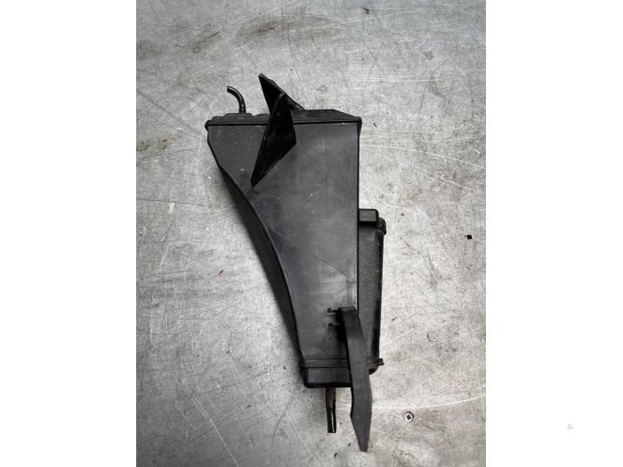 Gebruikte Koolstoffilter Audi A6 (C6) 2.4 V6 24V Prijs € 30,00 Margeregeling aangeboden door Poolman autodemontage