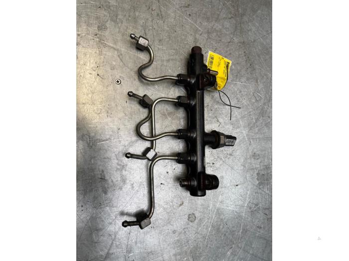 Brandstofdruk sensor van een Peugeot 308 SW (L4/L9/LC/LJ/LR) 2.0 BlueHDi 150 16V 2015