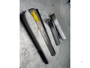 Gebruikte Voorinstap rechts Mercedes S (W221) 3.5 S-350 24V Prijs € 50,00 Margeregeling aangeboden door Poolman autodemontage