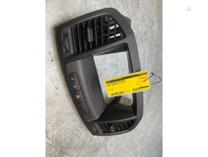 Gebruikte Luchtrooster Dashboard Opel Insignia 1.4 Turbo 16V Ecotec Prijs € 20,00 Margeregeling aangeboden door Poolman autodemontage