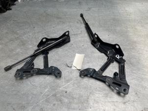 Gebruikte Motorkap Scharnier Tesla Model X 100X Prijs € 50,00 Margeregeling aangeboden door Poolman autodemontage