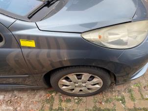 Gebruikte Scherm rechts-voor Peugeot 207/207+ (WA/WC/WM) 1.4 16V VTi Prijs € 50,00 Margeregeling aangeboden door Poolman autodemontage
