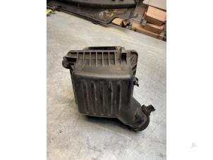 Gebruikte Luchtfilterhuis Jeep Grand Cherokee (WK/WK2) 3.0 CRD V6 24V Prijs € 40,00 Margeregeling aangeboden door Poolman autodemontage