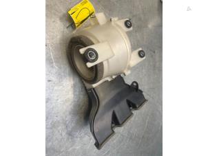 Gebruikte Accu ventilator Toyota Auris (E18) 1.8 16V Hybrid Prijs € 30,00 Margeregeling aangeboden door Poolman autodemontage