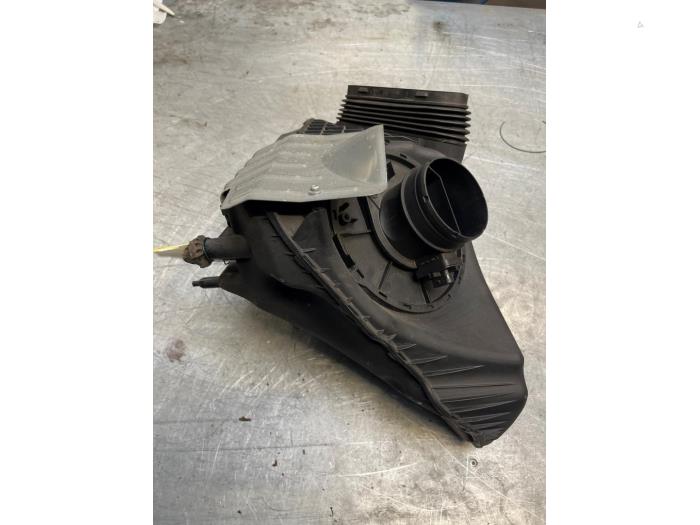 Gebruikte Luchtfilterhuis Audi A6 Avant (C7) 2.0 TDI 16V Prijs € 40,00 Margeregeling aangeboden door Poolman autodemontage