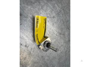 Gebruikte Xenon Lamp Saab 9-5 Estate (YS3E) 2.3 Turbo 16V Prijs € 30,00 Margeregeling aangeboden door Poolman autodemontage