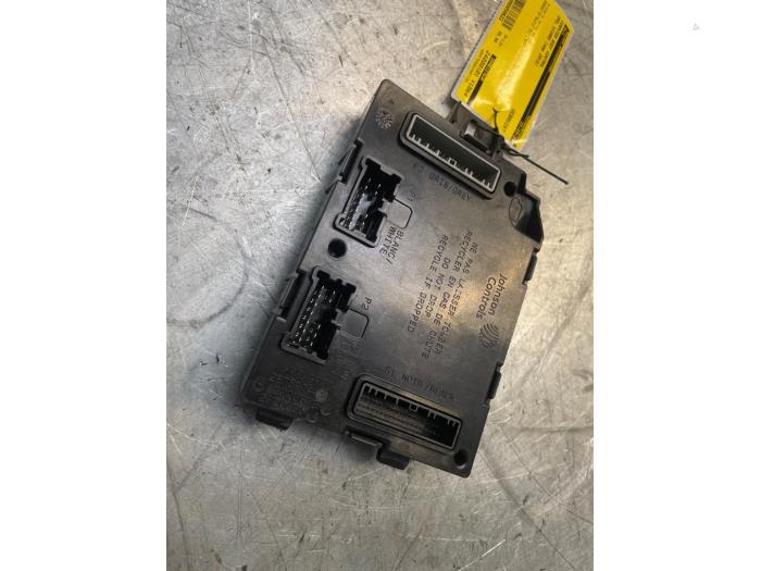 Gebruikte Computer Body Control Opel Vivaro 1.6 CDTi BiTurbo 145 Prijs € 60,50 Inclusief btw aangeboden door Poolman autodemontage