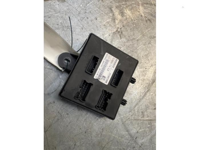 Gebruikte Computer Body Control Opel Vivaro 1.6 CDTi BiTurbo 145 Prijs € 48,40 Inclusief btw aangeboden door Poolman autodemontage