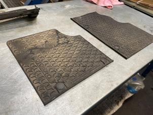 Gebruikte Matten Set Opel Vivaro 1.6 CDTi BiTurbo 145 Prijs € 36,30 Inclusief btw aangeboden door Poolman autodemontage