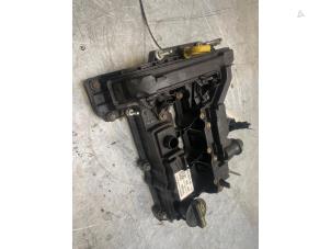 Gebruikte Kleppendeksel Ford B-Max (JK8) 1.0 EcoBoost 12V 100 Prijs € 40,00 Margeregeling aangeboden door Poolman autodemontage