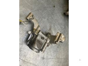 Gebruikte Oliepomp Ford B-Max (JK8) 1.0 EcoBoost 12V 100 Prijs € 50,00 Margeregeling aangeboden door Poolman autodemontage