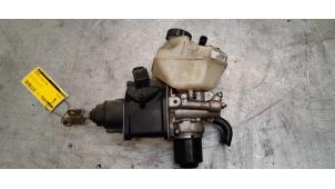 Gebruikte Rempomp Mercedes E (W211) 5.0 E-500 V8 24V Prijs € 40,00 Margeregeling aangeboden door Poolman autodemontage