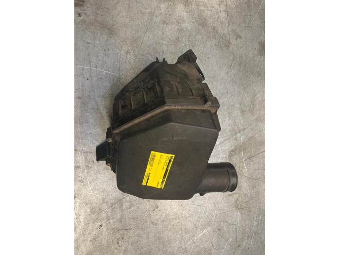 Gebruikte Luchtfilterhuis Volvo XC70 (BZ) 3.2 24V AWD Prijs € 30,00 Margeregeling aangeboden door Poolman autodemontage