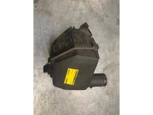 Gebruikte Luchtfilterhuis Volvo XC70 (BZ) 3.2 24V AWD Prijs € 30,00 Margeregeling aangeboden door Poolman autodemontage