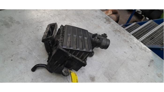 Gebruikte Luchtfilterhuis Volkswagen Passat Variant (3G5) 2.0 TDI 16V 190 4Motion Prijs € 40,00 Margeregeling aangeboden door Poolman autodemontage