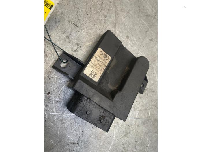 Gebruikte Brandstofpomp module Audi A8 (D4) 3.0 TDI V6 24V Quattro Prijs € 40,00 Margeregeling aangeboden door Poolman autodemontage