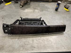 Gebruikte Opbergvak BMW 7 serie (F01/02/03/04) 750i,Li,LiS V8 32V Prijs € 50,00 Margeregeling aangeboden door Poolman autodemontage