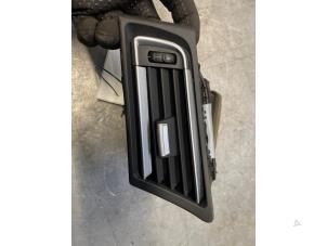 Gebruikte Luchtrooster Dashboard BMW 7 serie (F01/02/03/04) 750i,Li,LiS V8 32V Prijs € 30,00 Margeregeling aangeboden door Poolman autodemontage