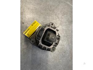 Gebruikte Motorsteun BMW 7 serie (F01/02/03/04) 750i,Li,LiS V8 32V Prijs € 20,00 Margeregeling aangeboden door Poolman autodemontage