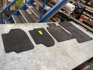 Gebruikte Matten Set BMW 5 serie (F10) 535i 24V TwinPower Turbo Prijs € 40,00 Margeregeling aangeboden door Poolman autodemontage