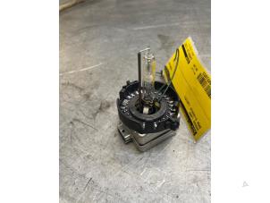 Gebruikte Xenon Lamp BMW 5 serie (F10) 535i 24V TwinPower Turbo Prijs € 20,00 Margeregeling aangeboden door Poolman autodemontage