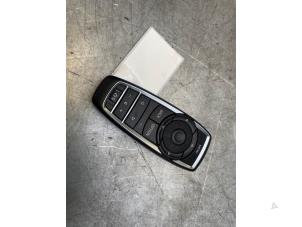 Gebruikte Radio Afstandbediening BMW 5 serie (F10) 535i 24V TwinPower Turbo Prijs € 40,00 Margeregeling aangeboden door Poolman autodemontage