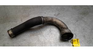 Gebruikte Intercooler Buis Volkswagen Transporter T5 2.5 TDi Prijs € 30,00 Margeregeling aangeboden door Poolman autodemontage