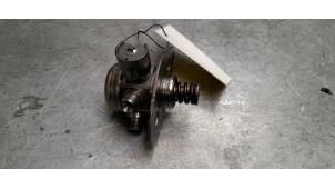 Gebruikte Hogedrukpomp BMW 7 serie (F01/02/03/04) 750i,Li,LiS V8 32V Prijs € 50,00 Margeregeling aangeboden door Poolman autodemontage