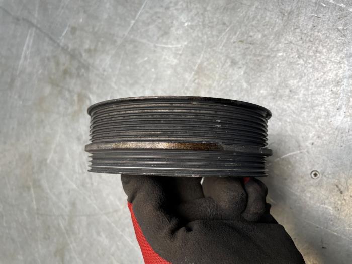 Gebruikte Krukas Poelie BMW 7 serie (F01/02/03/04) 750i,Li,LiS V8 32V Prijs € 30,00 Margeregeling aangeboden door Poolman autodemontage
