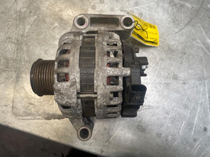 Dynamo van een Ford Ranger 3.2 TDCI 20V 4x4 2013