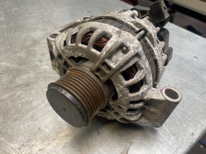 Dynamo van een Ford Ranger 3.2 TDCI 20V 4x4 2013