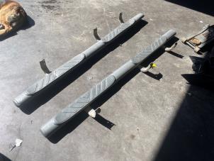 Gebruikte Sidebar Nissan Navara (D40) 2.5 dCi 16V 4x4 Prijs € 199,00 Margeregeling aangeboden door Poolman autodemontage