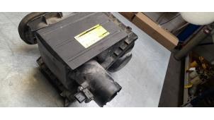 Gebruikte Luchtfilterhuis Nissan Navara (D40) 2.5 dCi 16V 4x4 Prijs € 40,00 Margeregeling aangeboden door Poolman autodemontage