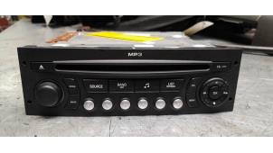 Gebruikte Radio Citroen C4 Picasso (UD/UE/UF) 2.0 16V Autom. Prijs € 25,00 Margeregeling aangeboden door Poolman autodemontage