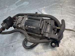 Gebruikte Luchtpomp (Vering) Mercedes CLS (C218) 350 CDI BlueEfficiency 3.0 V6 24V Prijs € 75,00 Margeregeling aangeboden door Poolman autodemontage