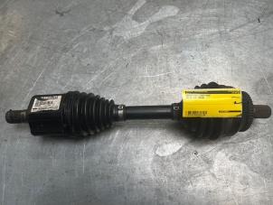 Gebruikte Aandrijfas links-voor Volvo V70 (SW) 2.4 D 20V Prijs € 50,00 Margeregeling aangeboden door Poolman autodemontage