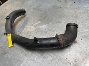 Gebruikte Intercooler Buis Volvo V60 I (FW/GW) 2.4 D6 20V Plug-in Hybrid AWD Prijs € 20,00 Margeregeling aangeboden door Poolman autodemontage