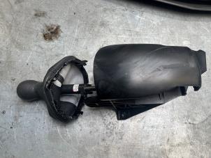 Gebruikte Versnellingspook Opel Vivaro 1.6 CDTI 115 Prijs € 48,40 Inclusief btw aangeboden door Poolman autodemontage