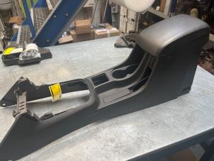 Gebruikte Armsteun Isuzu D-Max (TFR/TFS) 2.5 D Twin Turbo 4x4 Prijs € 121,00 Inclusief btw aangeboden door Poolman autodemontage