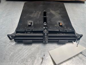 Gebruikte Luchtrooster Dashboard Porsche 911 (996) 3.6 Turbo 4 24V Prijs € 50,00 Margeregeling aangeboden door Poolman autodemontage