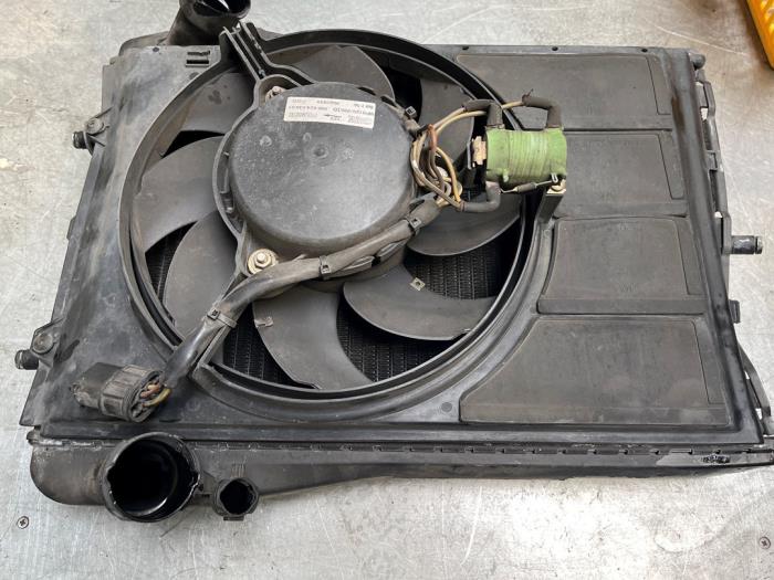 Gebruikte Radiateur Porsche 911 (996) 3.6 Turbo 4 24V Prijs € 250,00 Margeregeling aangeboden door Poolman autodemontage